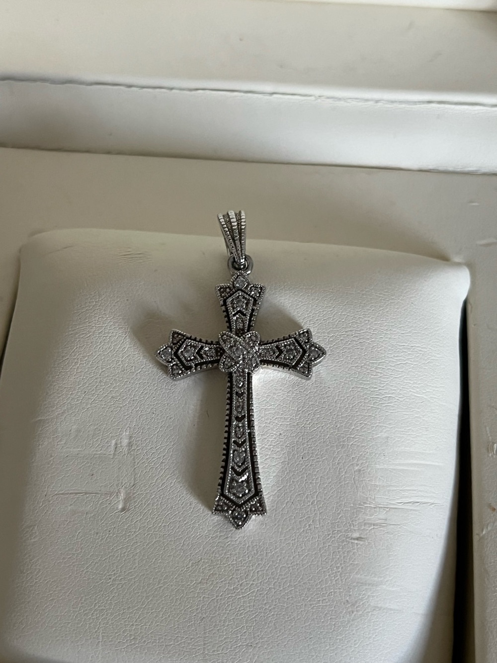 925 Sterling Silver Diamond Cross pendant - Picture 3 of 7